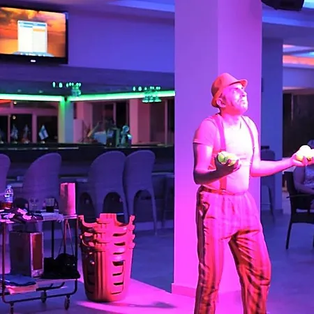 Country Club Chic Experience Side